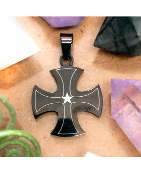 Pendentif croix de malte avec étoile