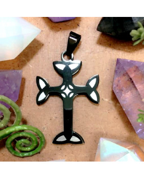 Pendentif croix celtique noire