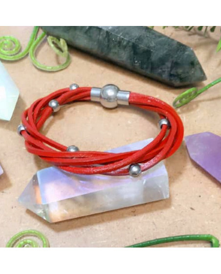 Bracelet rouge en cuir avec perles