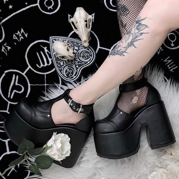 Chaussures plateformes gothique femme